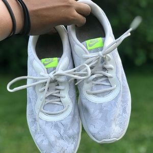 Nike White Women’s Running Shoes Size 9